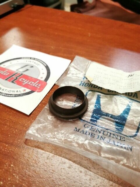NOS Honda CR125R XR250R DUST SEAL 51425-KA3-004 SUB 51425-KA3-701 H152