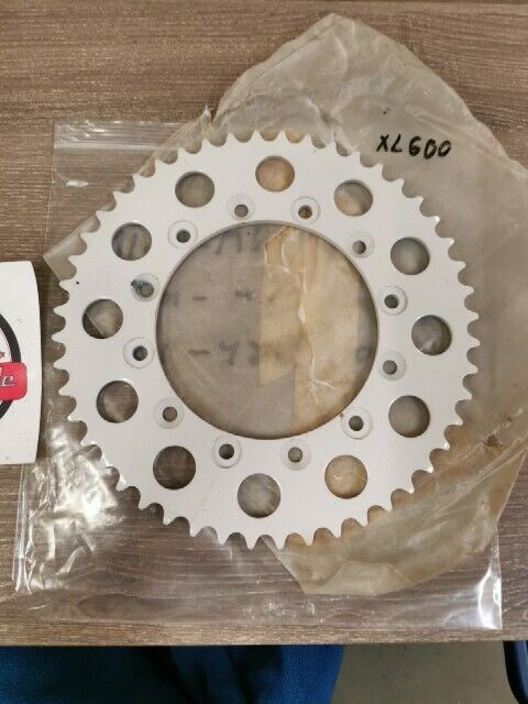 NOS HONDA XR500 1979 - 1982 XL600 SPROCKET FINAL DRIVEN 48T 111-403 J57