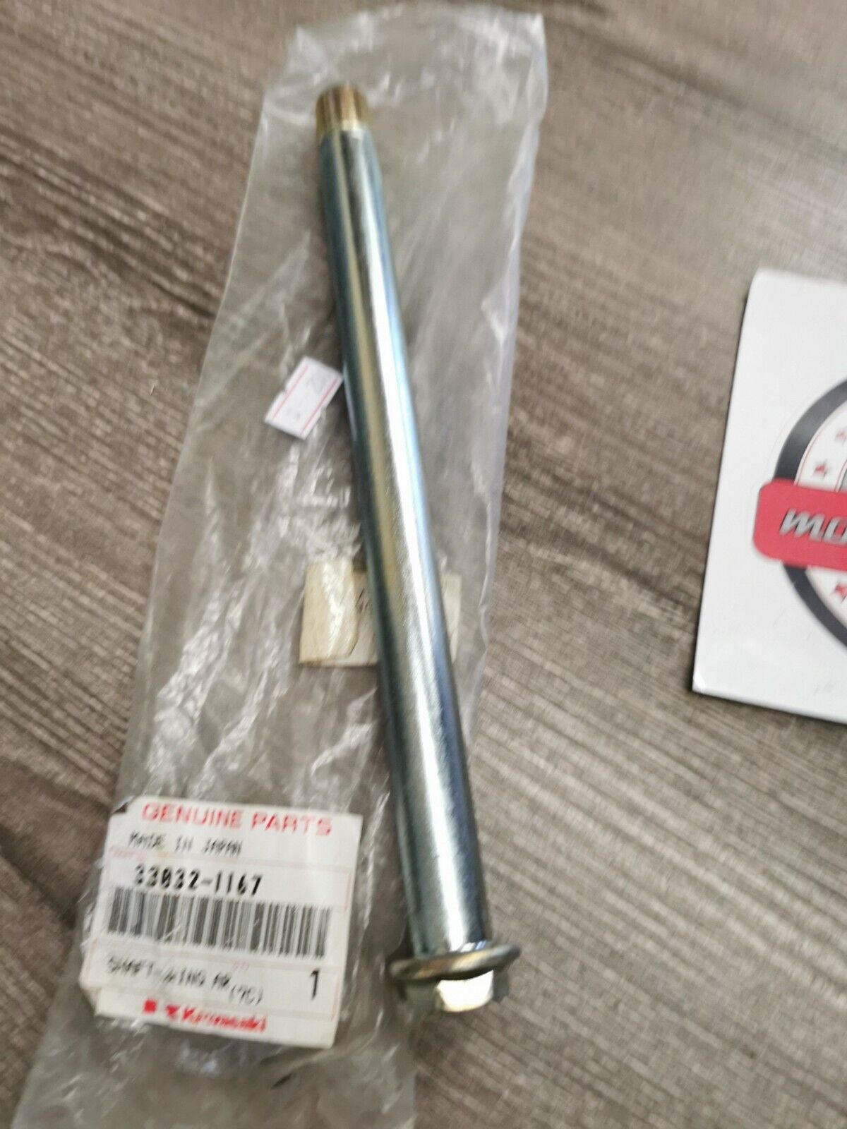 NOS KAWASAKI KX125 KX250 1992 - 1995 SHAFT-SWING ARM 33032-1167 K29