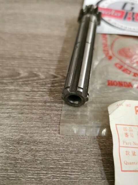 NOS HONDA C65 SHAFT MAIN TRANSMISSION 23211-040-000 H88