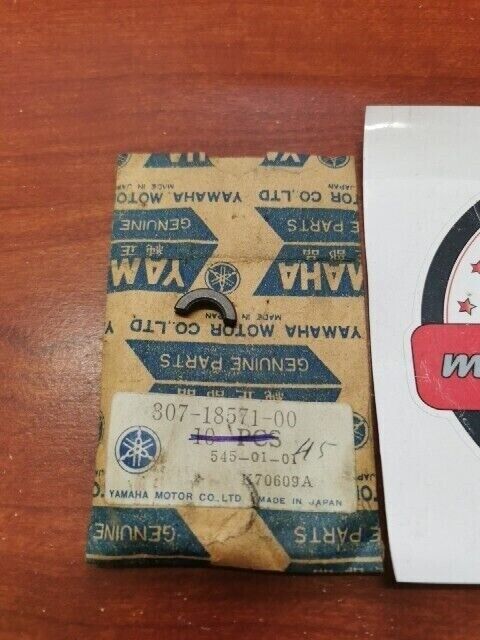 NOS Yamaha AS2 AT1 CS3 CS5 SHIFT CAM HOLDER 307-18571-00-00 Y136