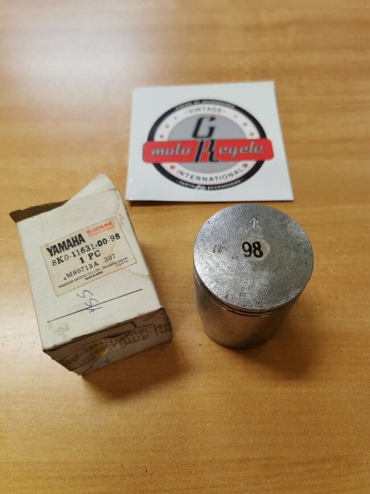 NOS YAMAHA ET300 1981 - 1984 PISTON STD 8K0-11631-00-98 Y45