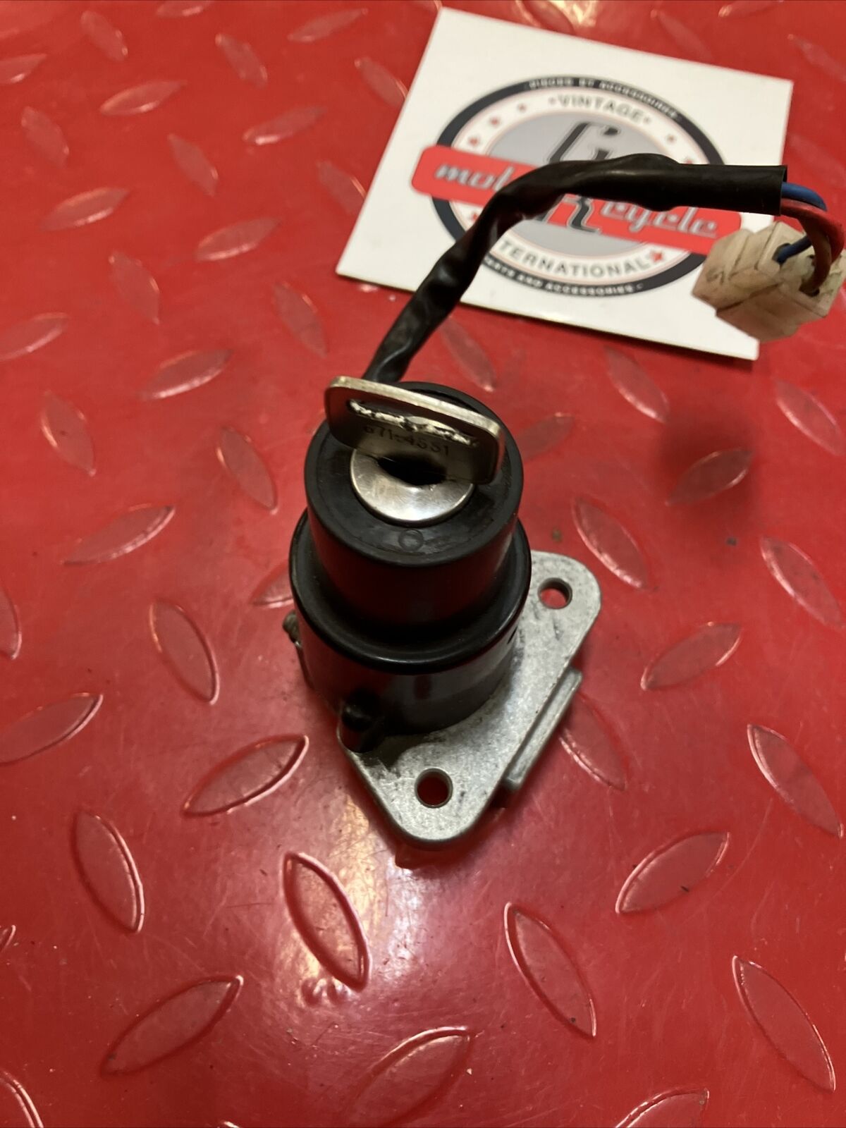 Yamaha XV500 1983 Virago 500 ignition switch helmet holder with key