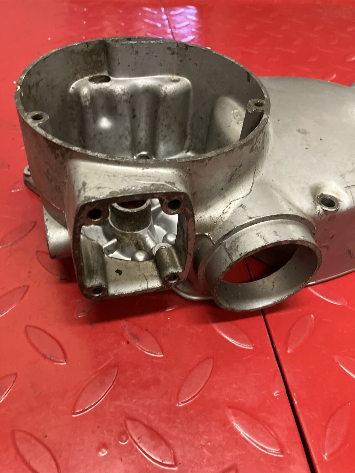Suzuki RV90 1973 right crankcase clutch cover