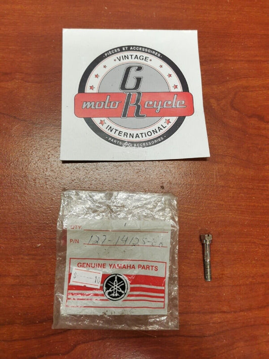 NOS Yamaha BODY FITTING SCREW 127-14125-00 Y69