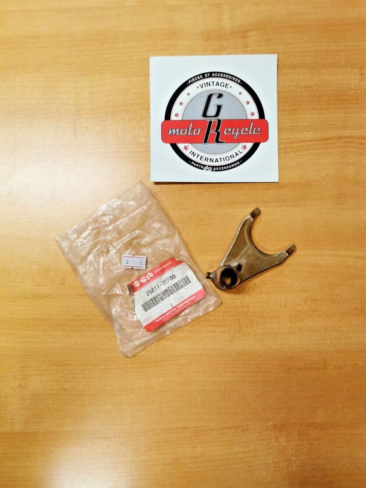 NOS SUZUKI SV1000 GSXR1000 2001 - 2012 GEAR SHIFT FORK 25211-35F00 S6