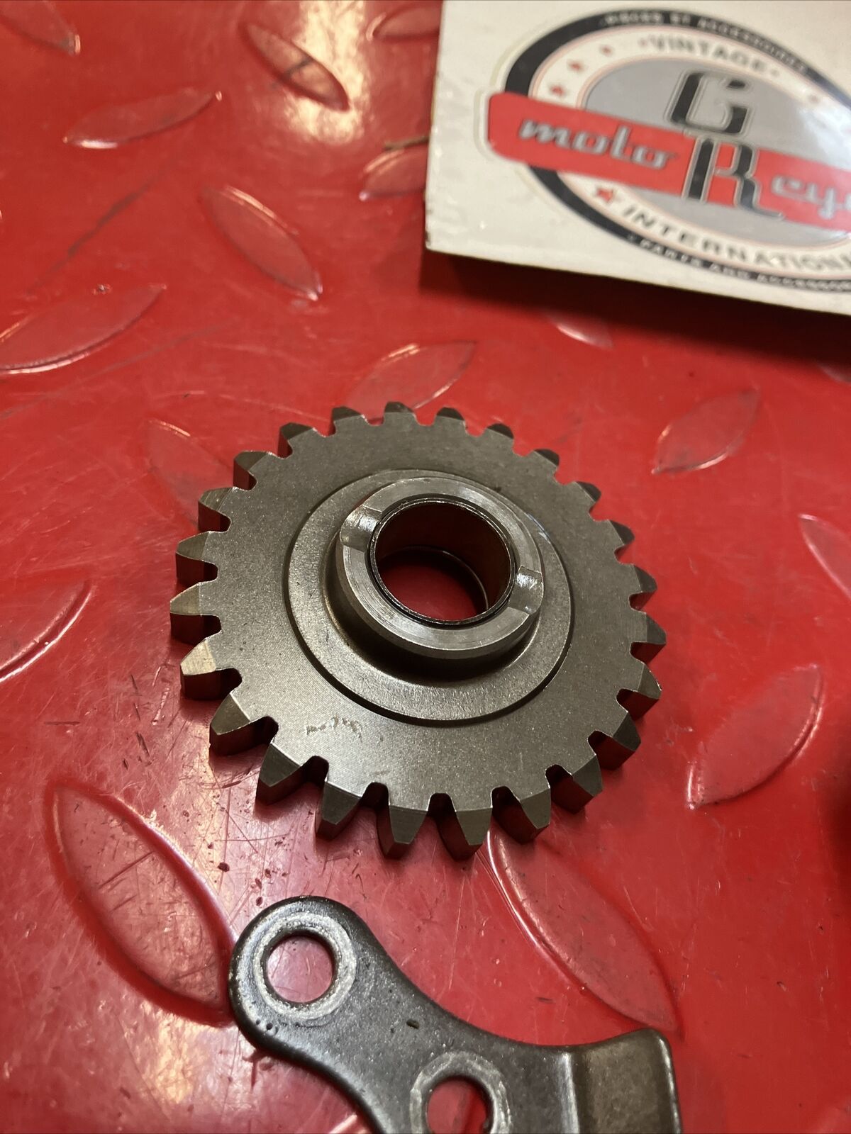 Suzuki RM125 1985 kickstarter kick starter spindle shaft idle gear 1984
