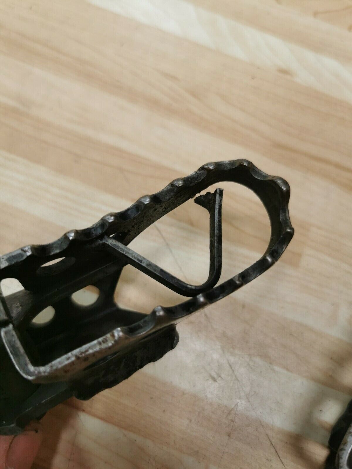Yamaha YZ250 1988 footpeg foot peg rest step footrest left right 3LD-27411-10-00