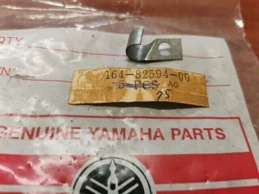 NOS Yamaha CLAMP 164-82594-00-00 SUB 90462-05012-00 Y162
