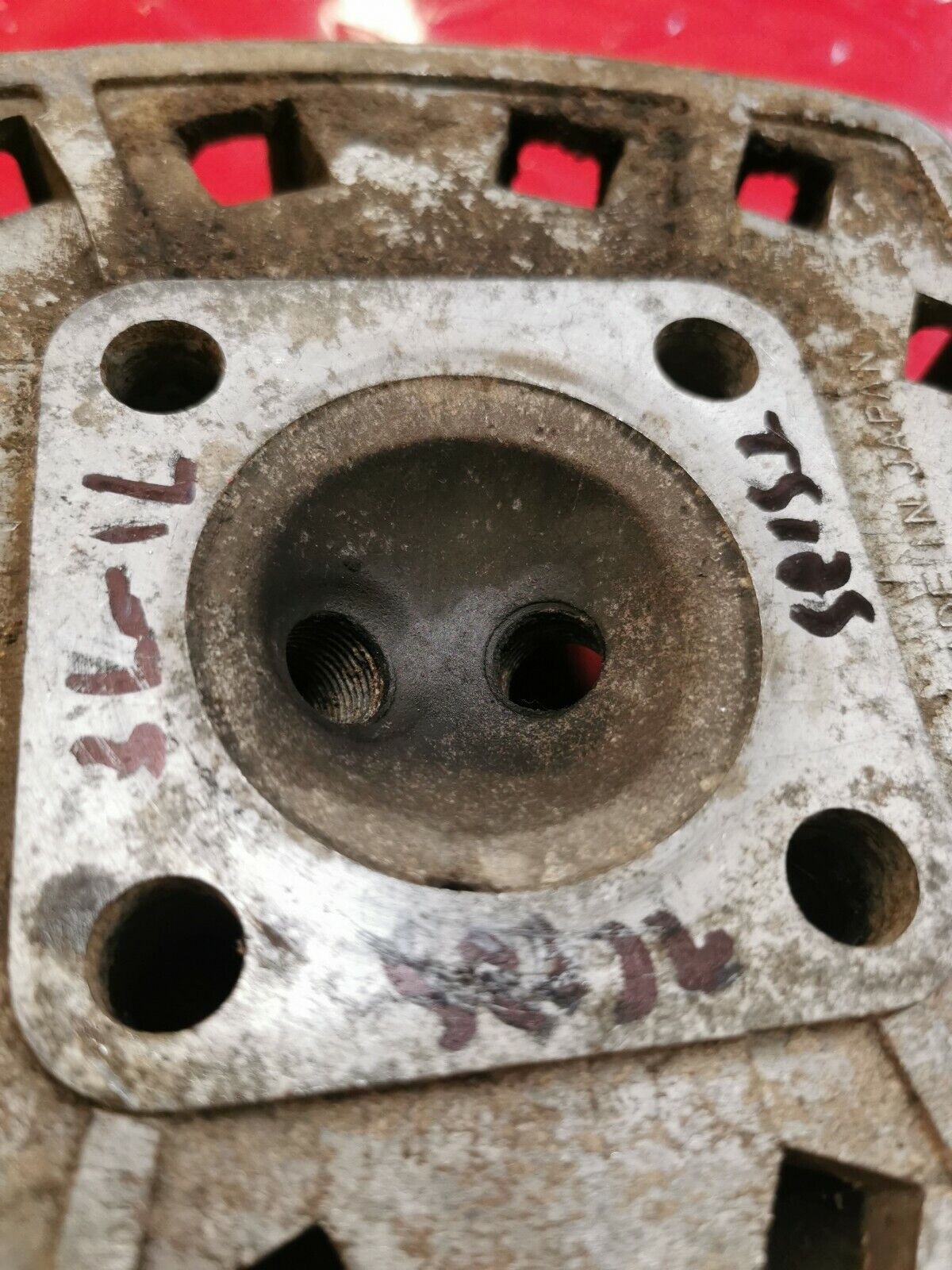 Suzuki TS125 TC125 1971 cylinder head jug barrel cover T