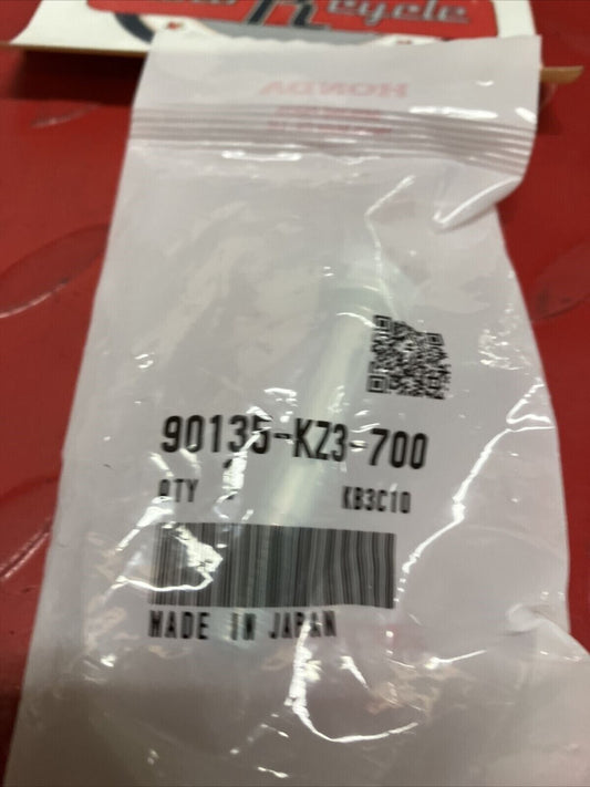 NEW Honda CR250R CR500R CYLINDER HEAD HANGER BOLT FLANGED 8X51 90135-KZ3-700 H99