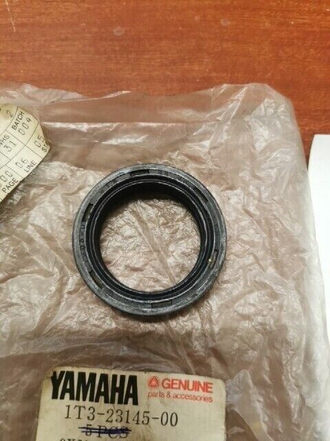NOS Yamaha SR500 TZ250 TZ350 OIL SEAL 1T3-23145-00-00 SUB 93110-35019-00 Y142