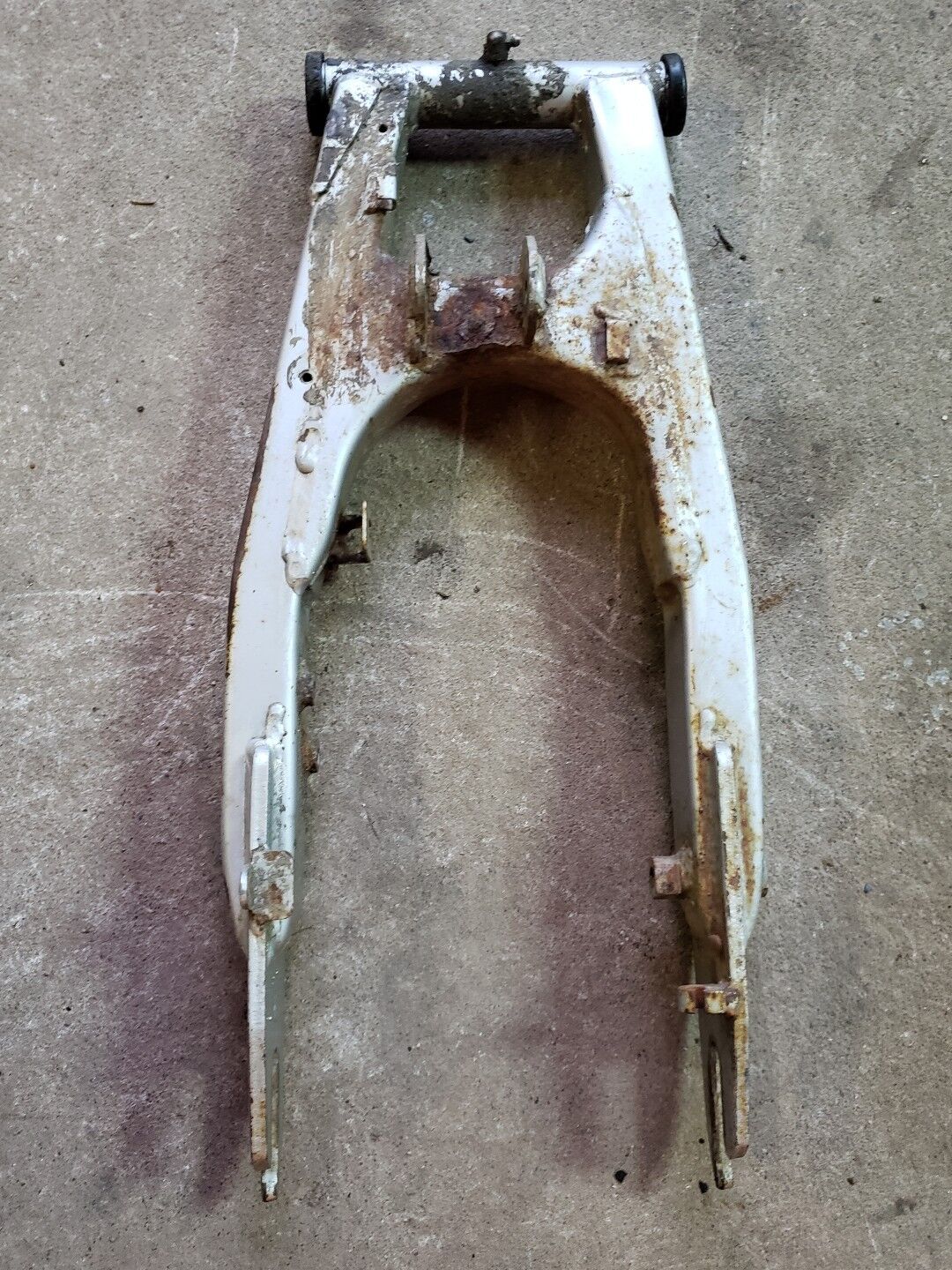 Honda XR200R XR 200R 200 1981 1982 swingarm swing arm 52100-KA2-000