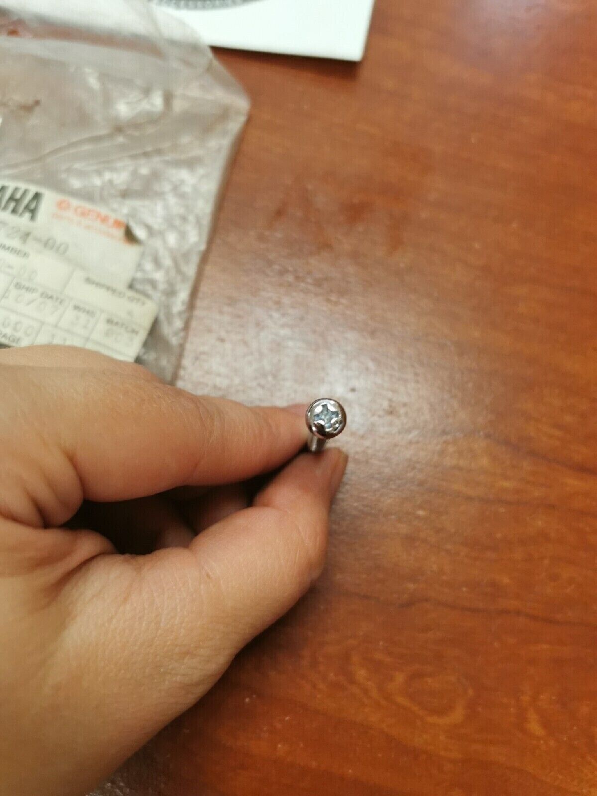 NOS Yamaha SCREW PAN HEAD 849-84724-00-00 SUB. 98580-04540-00 Y68