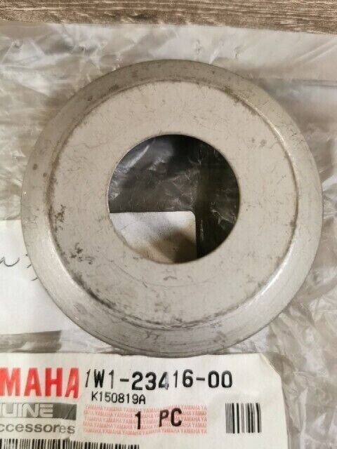 NOS YAMAHA XVZ13TFN XVS11ASC GTS1000AEC BALL RACE COVER 1W1-23416-00-00 Y106