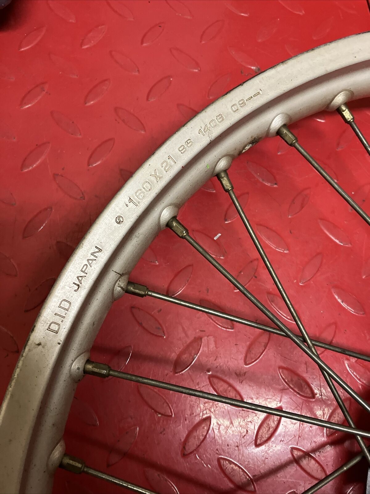 Kawasaki KX125 1980 front wheel hub rim