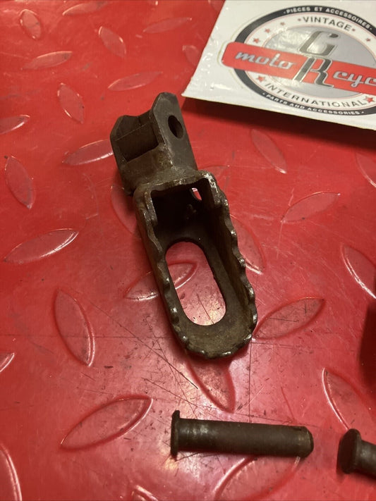 Yamaha DT200 1984 footpeg footrest foot peg rest step front left right