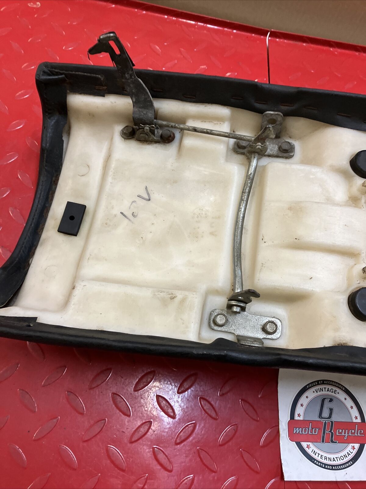 Yamaha DT125LC 10V seat saddle ORIGINAL COVER