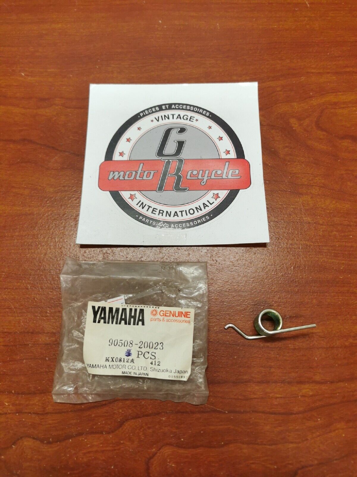 NEW NOS Yamaha FOOTREST TENSION SPRING 90508-20023-00 Y70