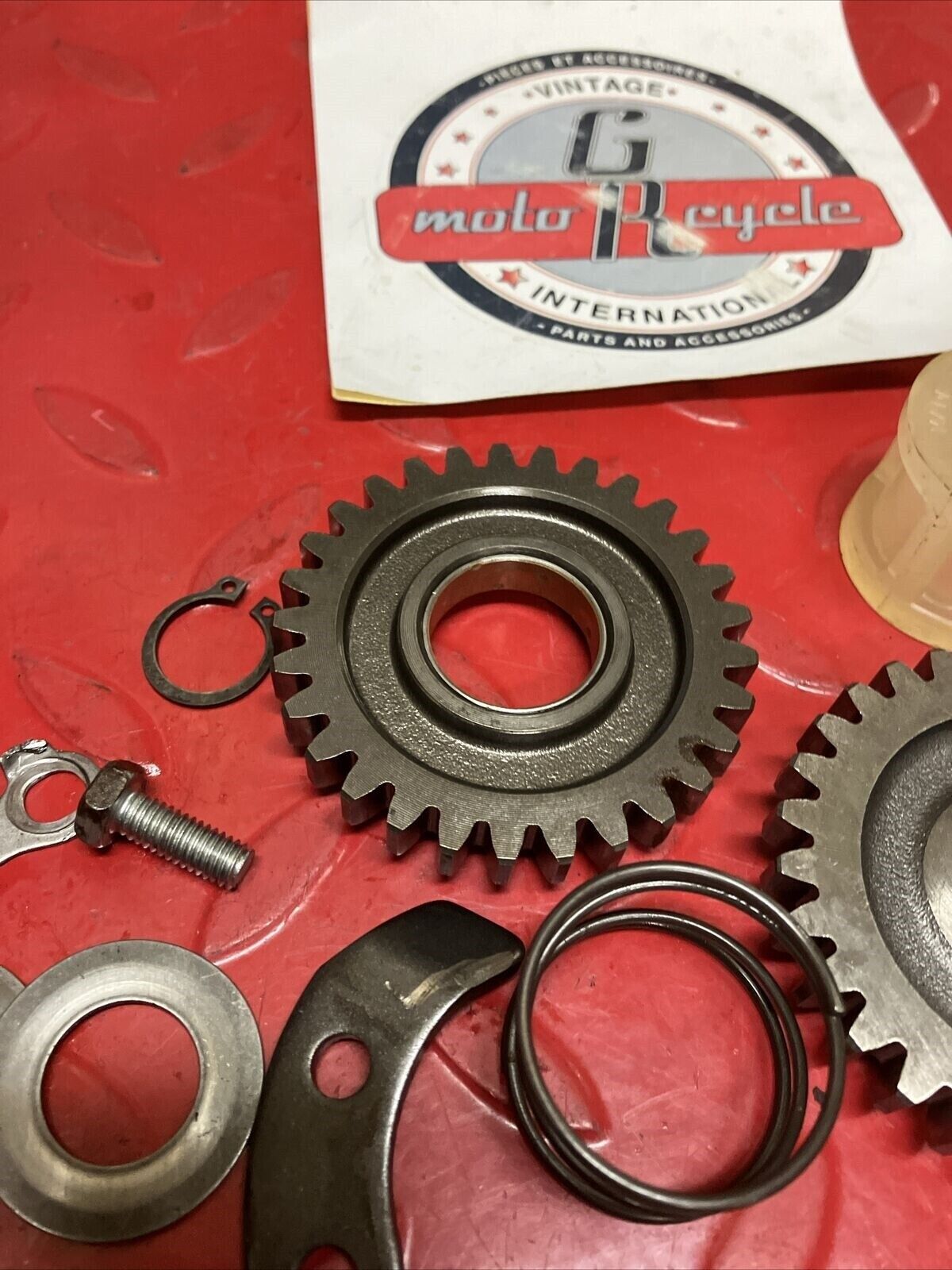 Suzuki DS100 1980 kickstarter kick starter spindle shaft gear assy