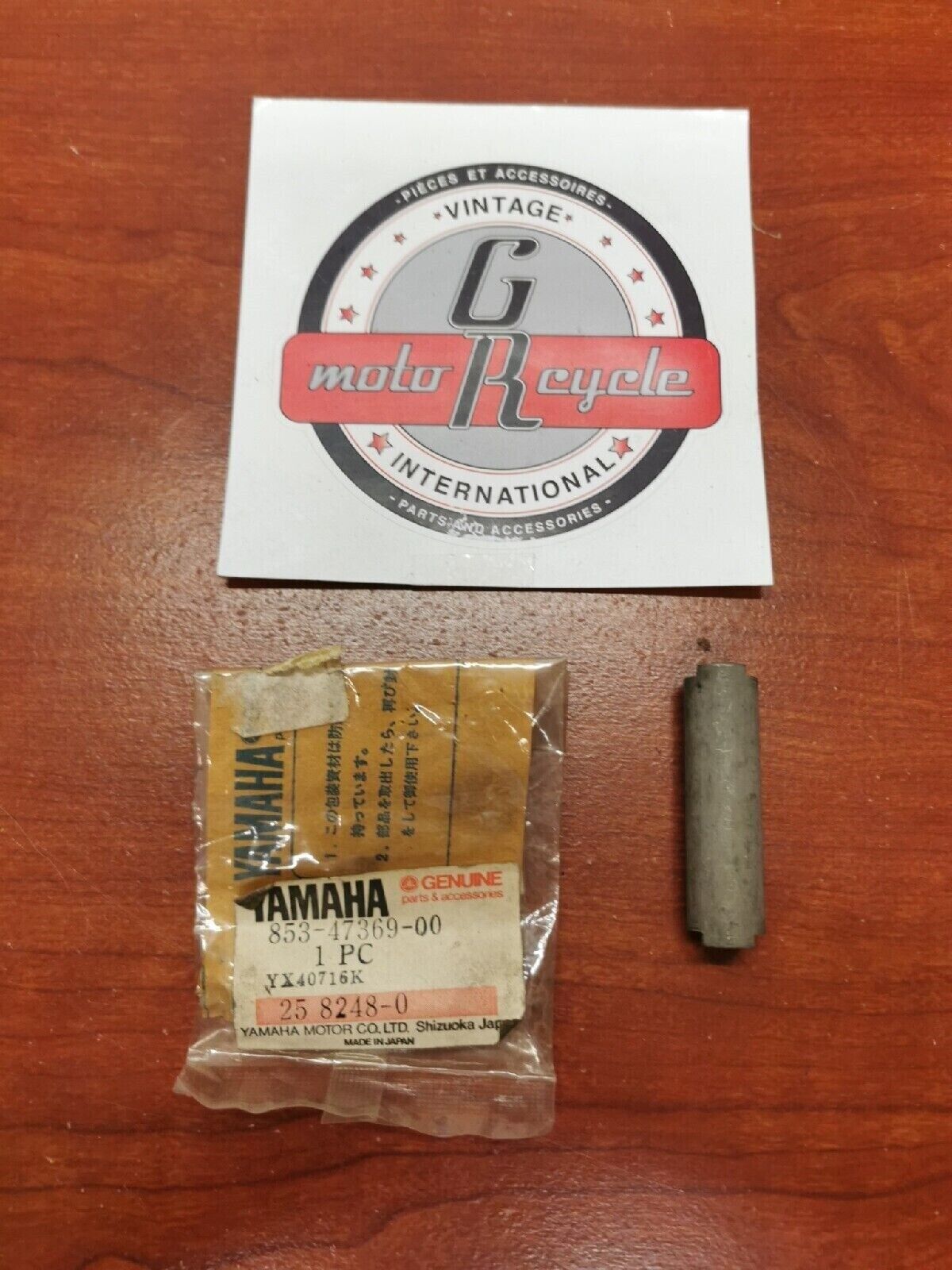 NOS Yamaha COLLAR 853-47369-00-00 Y70