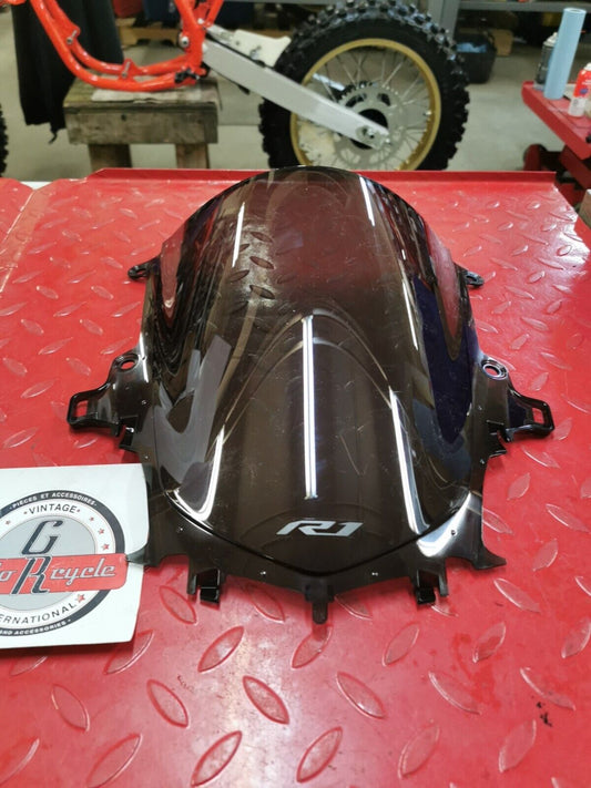 NOS Yamaha YZF-R1 R1 WINDSHIELD SPRINTSCREEN SMOKE 2CR-261C0-00-00 YB2