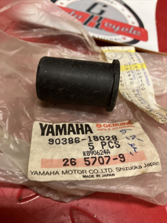 NEW NOS YAMAHA BUSHING 90386-18028-00 Y67