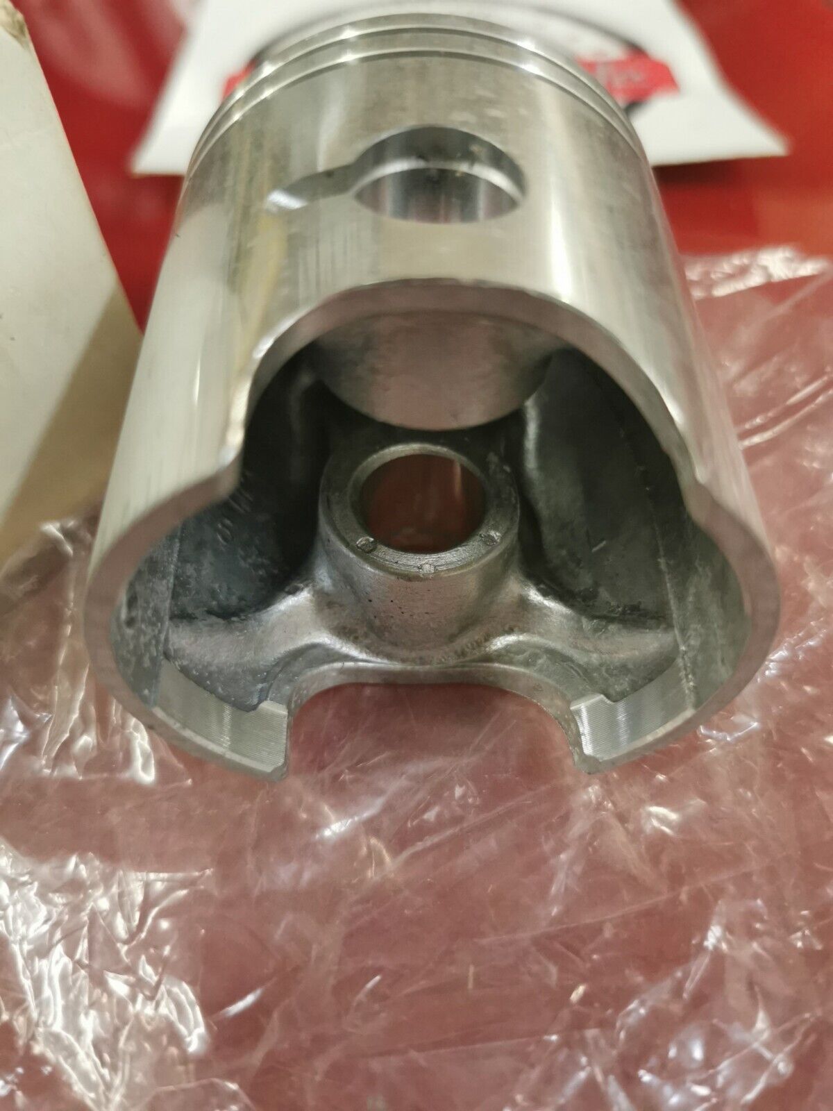 NOS SUZUKI PISTON RM125 1975 - 1977 12110-41719  SUB BY 12110-41002-025  S23