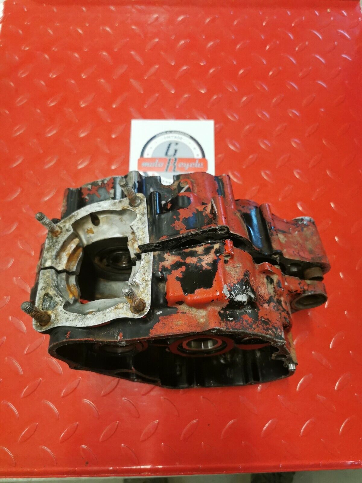 Honda CR125R 1982 crankcase crank case motor left right matching 111A0-KA3-700