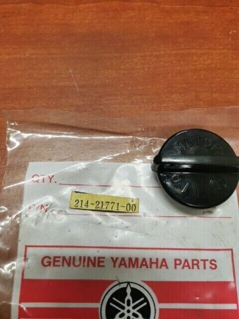 NOS Yamaha AT1 CT1 DT100 OIL TANK CAP 214-21771-00-00 SUB 1A0-21771-00-00 Y132