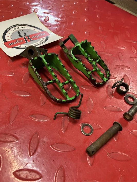 Kawasaki KX250 2001 Left right footpeg footrest 34028-1475-CE KX125 1999 2000