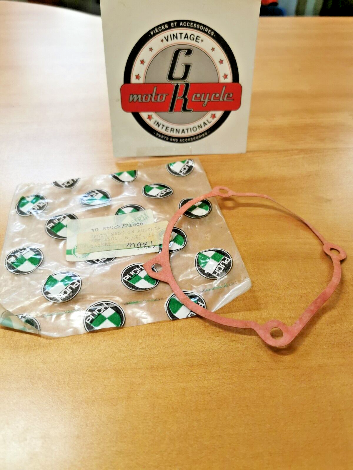 NOS BOMBARDIER PUCH MAXI SIDE COVER GASKET  773-400-106   349.1.10.349.1    P1
