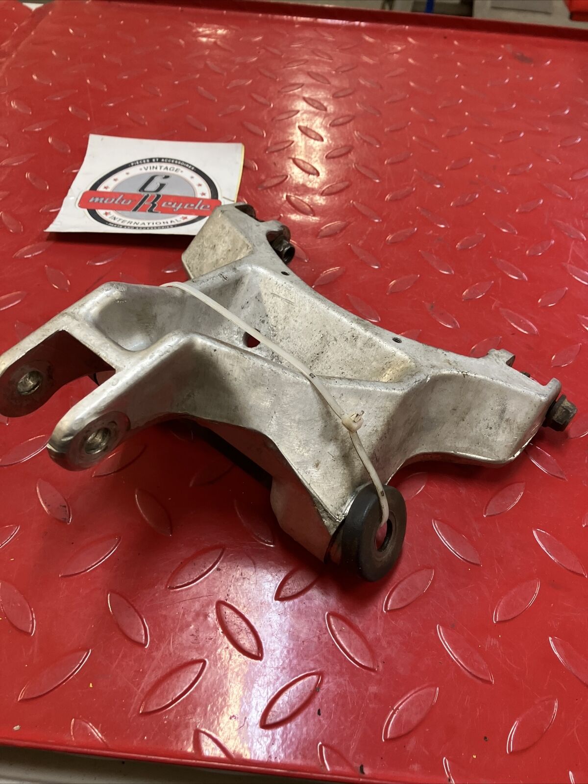 Suzuki RM125 1985 swingarm linkage cushion lever dogbone 1984