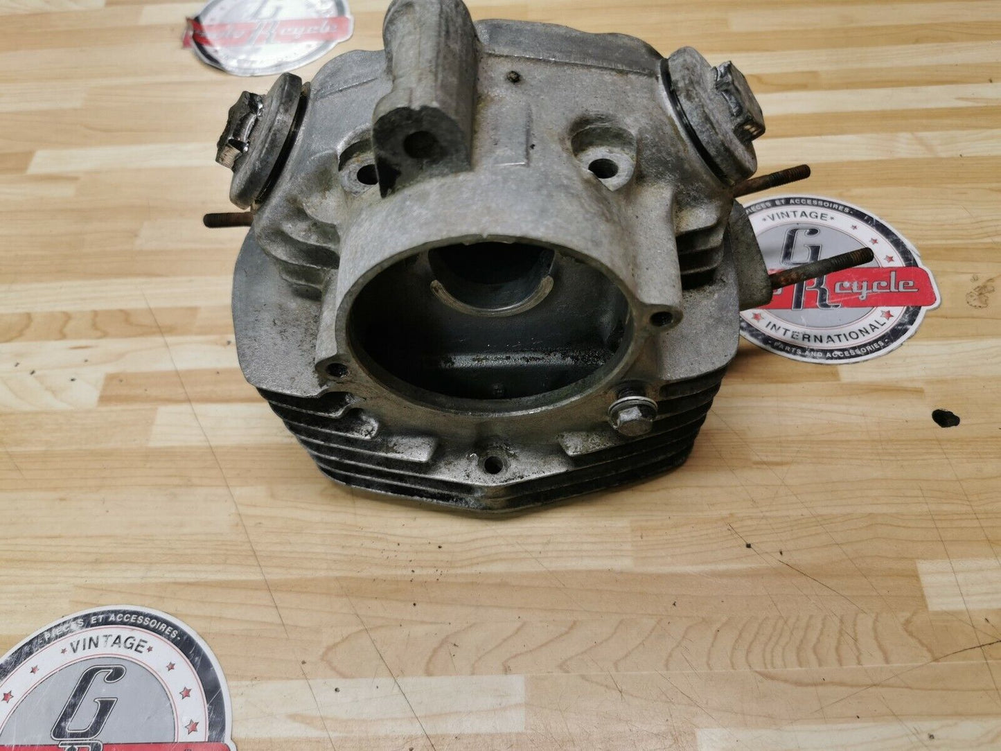 Honda CB125S 1975 cylinder head cover valve rocker