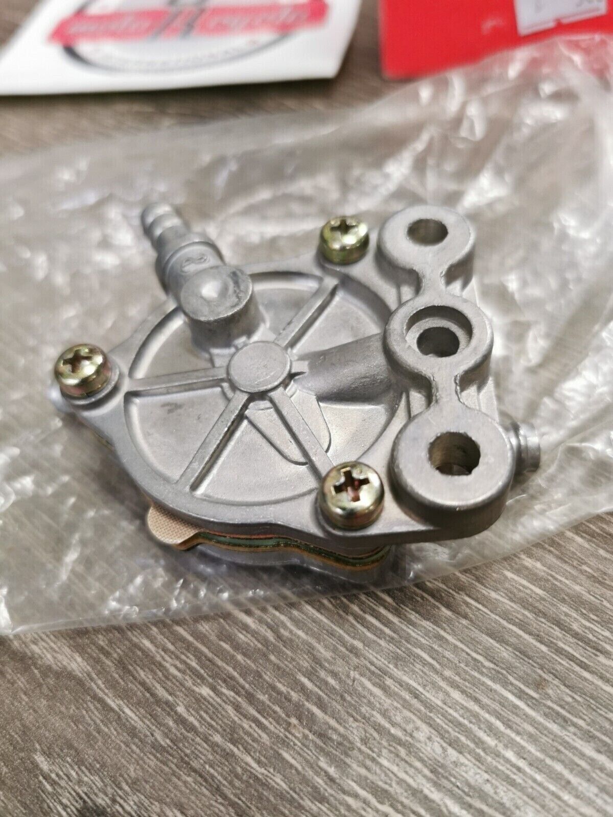 NOS KAWASAKI KLT200 KLT250 1981 - 1983 PUMP-FUEL 49040-1002 K29
