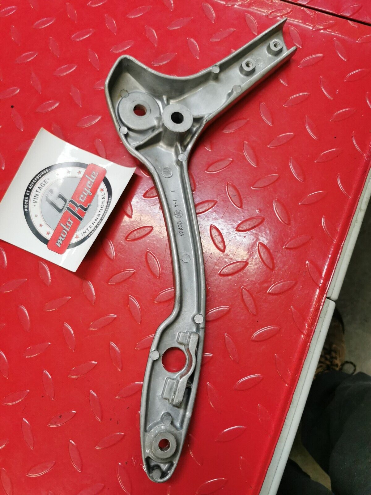 NOS Yamaha XV1000 VIRAGO 1984 - 1985 STAY 1 42H-2164F-01-00 Y19