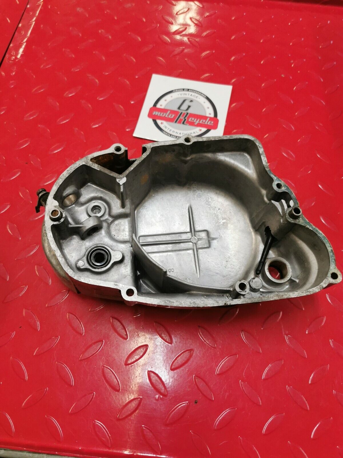 Yamaha DT125 1975 right crankcase clutch cover 1974 1976 AT2 AT3 CT2 CT3