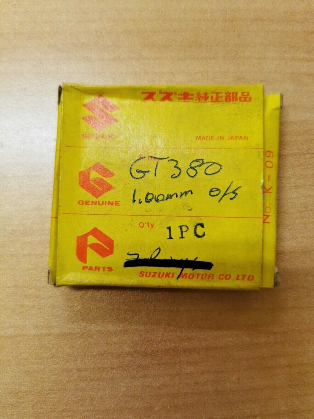 NOS SUZUKI GT250 GT380  1973 PISTON RING SET  12140-33711  S8
