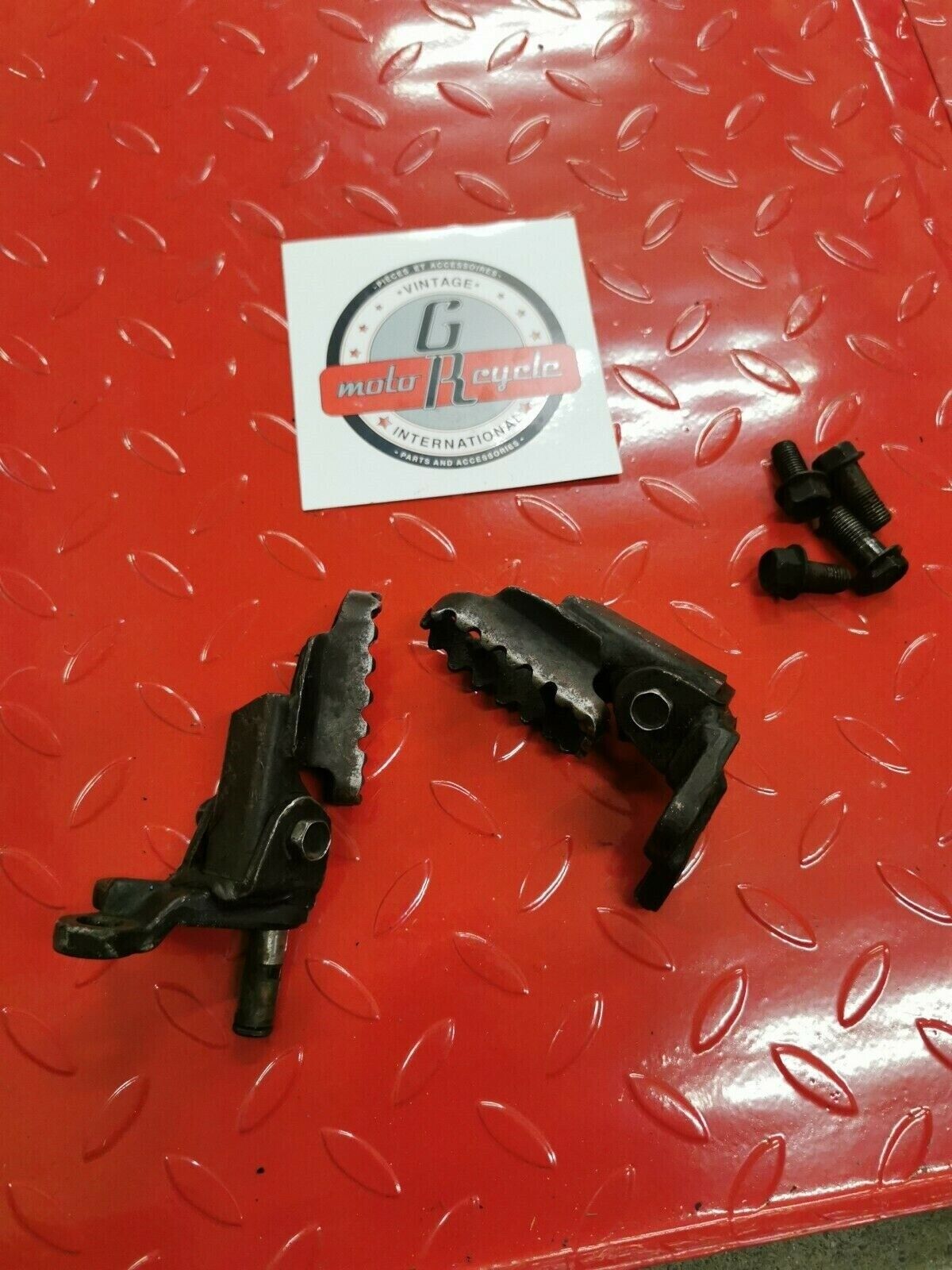 Yamaha IT175 1981 footpeg footrest foot peg rest step bracket 3R6-27422-10-00