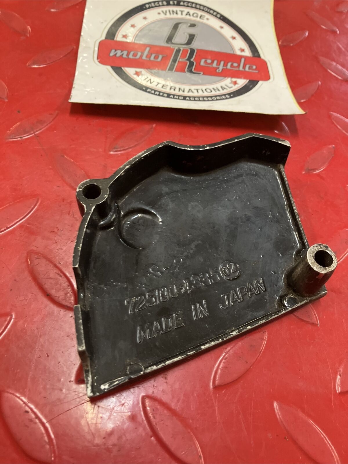 Kawasaki G4TR 1972 right side engine oil pump cover