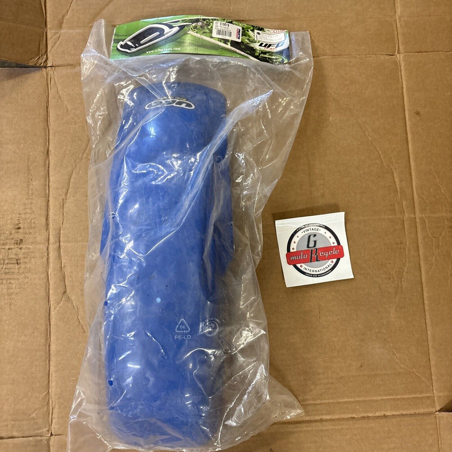 NOS UF0 PLAST REAR FENDER BLUE PP01109-081