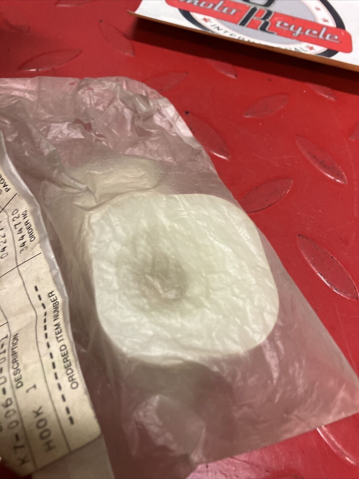 NOS YAMAHA HOOK 1 8V0-47446-01-00 SUB BY 86S-47446-01-00 Y64