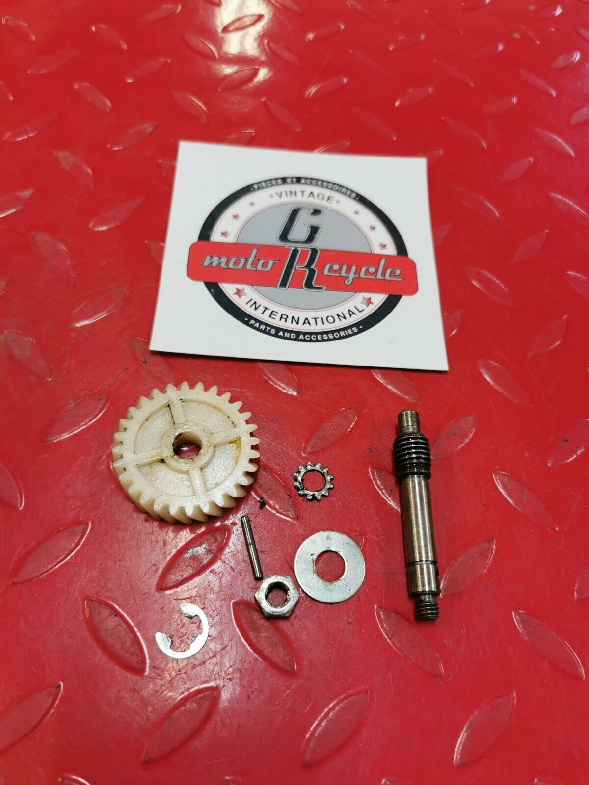 Yamaha DT125 1975 oil pump worm shaft gear drive 214-13175-01-00
