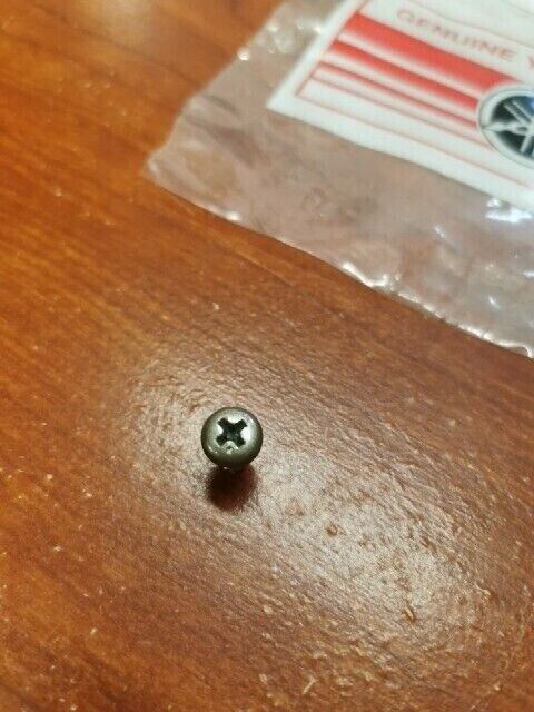NOS Yamaha PAN HEAD SCREW 98501-05010-00 SUB 98580-05010-00 97885-05010-00 Y129