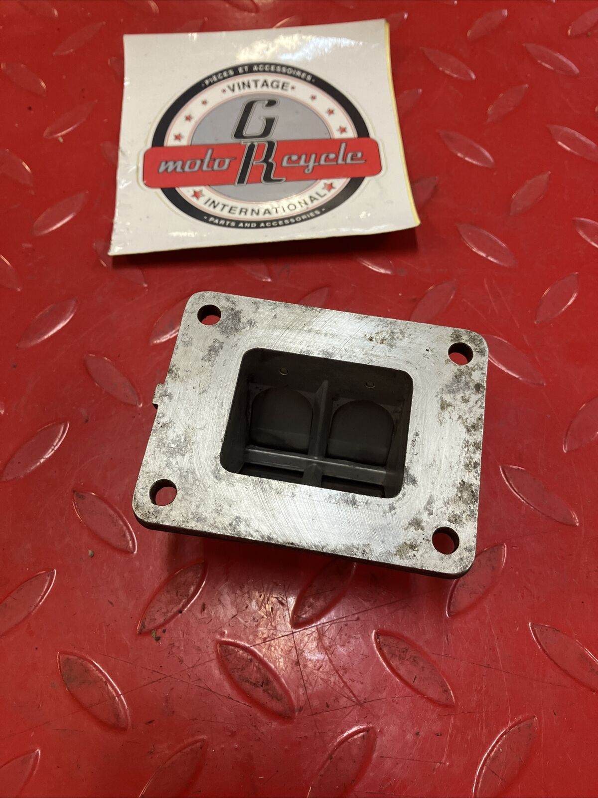 Yamaha DT200 1984 reed valve block cage