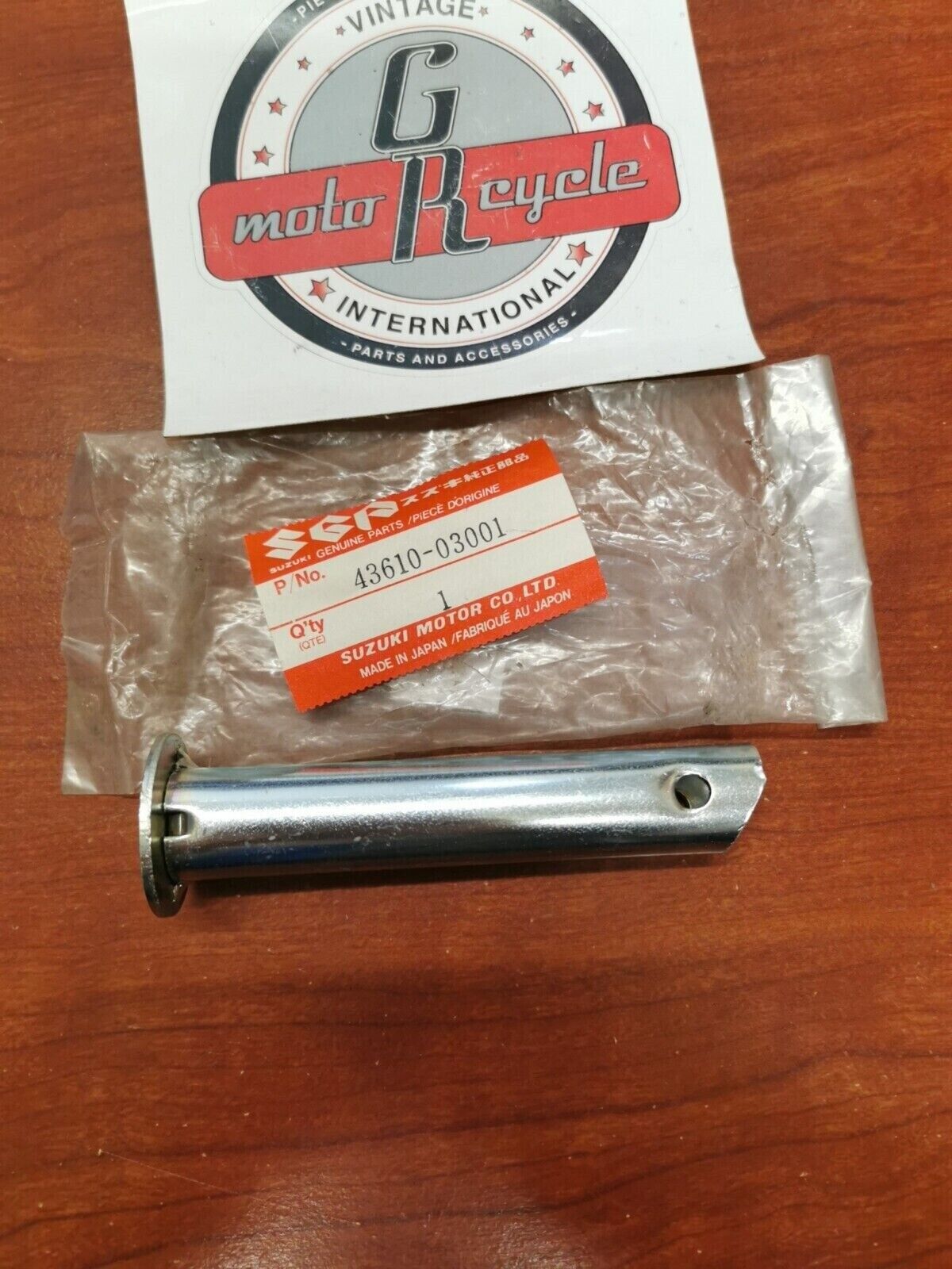 NOS Suzuki GT250 GZ250 DR200 TU250 VL800 GS1000 FOOT PEG BAR 43610-03001 S20