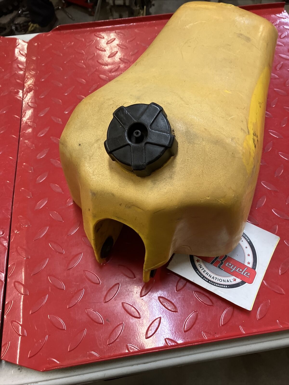 Suzuki RM125 1982 fuel tank gas petrol reservoir 1981 1983 2