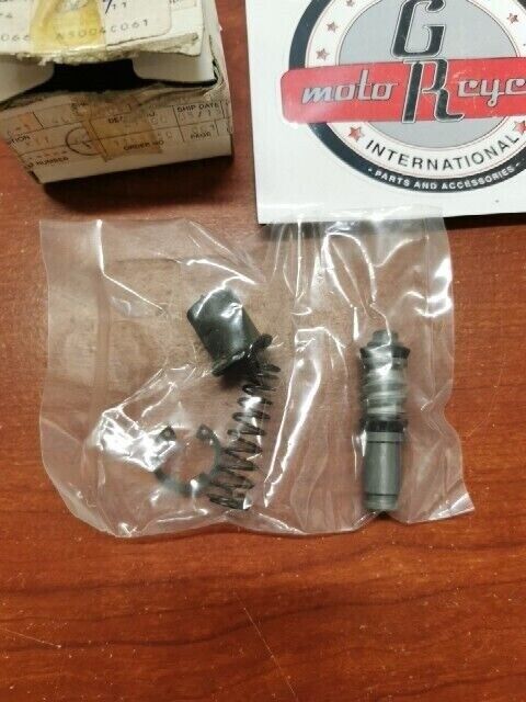 NOS Yamaha MASTER CYLINDER KIT 4L0-W0041-00-00 SUB. 23L-W0041-00-00 Y102