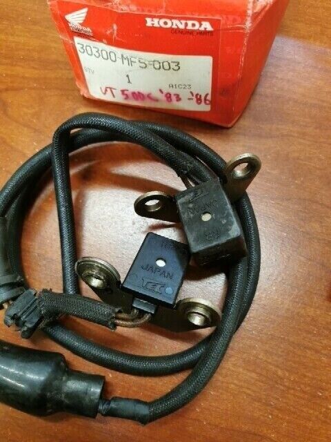NOS Honda VT500 PULSE GENERATOR 30300-MF5-003 H97