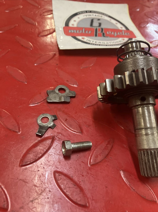 Honda CR125R 1984 kickstarter spindle shaft idle gear